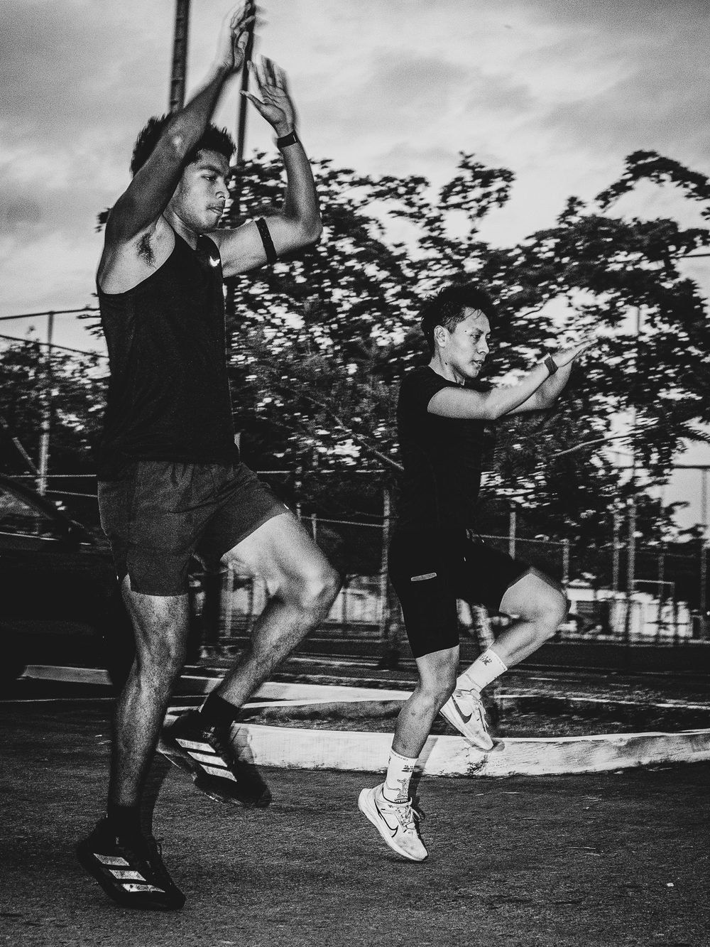 Atleta de ATP Endurance estirando antes del entrenamiento